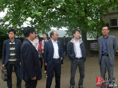 省青少年发展基金会理事长彭韬来炎督查基金发放工作