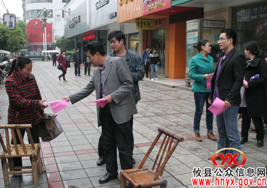 【创文明县城】攸县政府办组织人员上街开展规劝活动