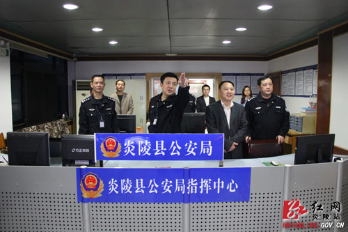 县领导深夜督查治安防控体系 增强群众安全感