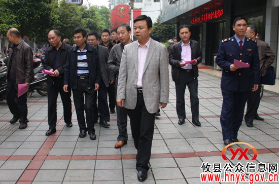 【创文明县城】胡湘之一行再次上街开展“创建省级文明县城”规劝活动