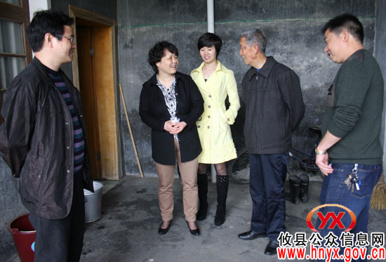 谈湘旭一行到柏市镇督查并组、“城乡同治”等工作