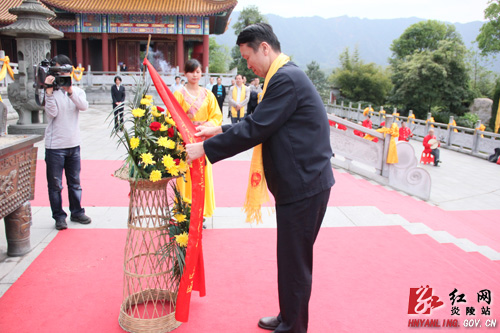中共广东省佛山市委副书记、市长刘悦伦一行来炎祭祀始祖炎帝