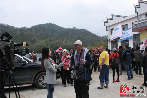 炎陵杜鹃花怒放 天下＂驴友＂慕名来