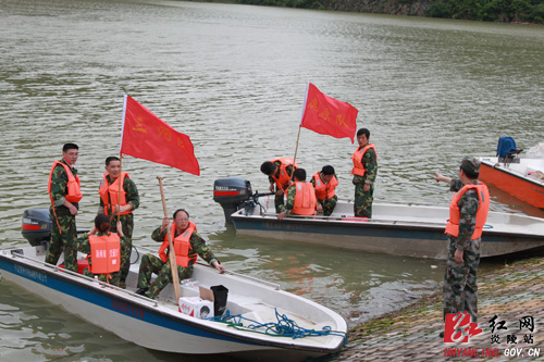未雨绸缪水上大练兵 扎实做好防汛准备工作