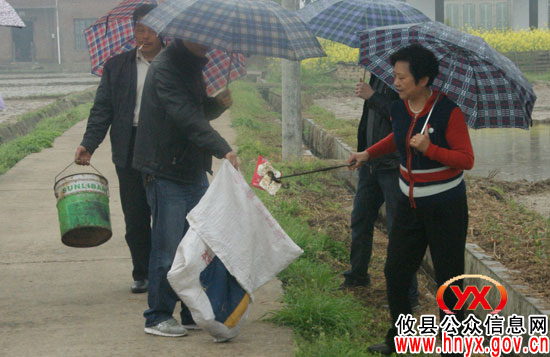 夏玉珠率县政协工作人员到大同桥罗潭村指导“城乡同治”工作