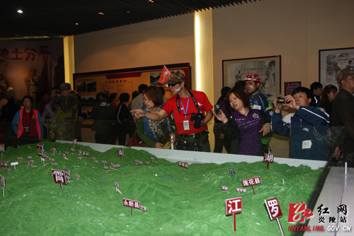 全国各地5000余名户外爱好者齐聚炎帝陵祭祀始祖炎帝