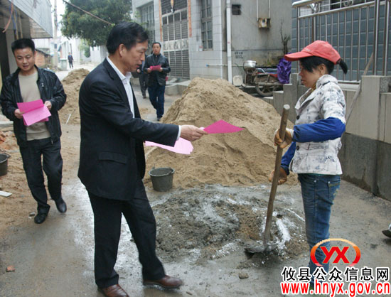 【创文明县城】彭良平、彭新立一行上街开展规劝活动