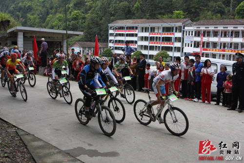 百名骑手挑战自我，炎陵选手进入十强