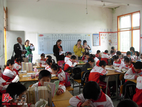 课改为桥 新疆一学校考察团不远千里来炎学习取经