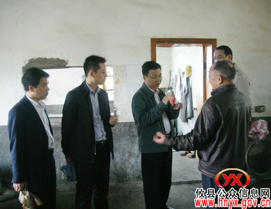 胡湘之一行到菜花坪镇现场办公 提出“五个力”的要求
