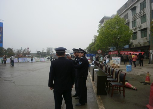 以“爱卫月”活动为契机，助推城管工作
