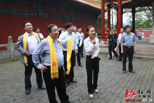 全国工商联副主席傅军一行到炎帝陵祭祖