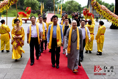 全国人大常委会办公厅联络局巡视员兼副局长陈庆立来炎祭祀炎帝