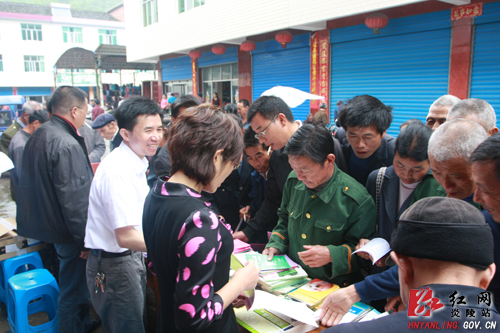县2012年图书馆服务宣传周活动昨日启动