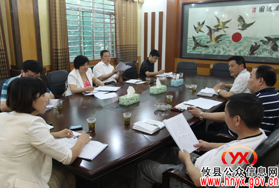 谭智勇、汤小红一行到县民政局督查文明创建工作