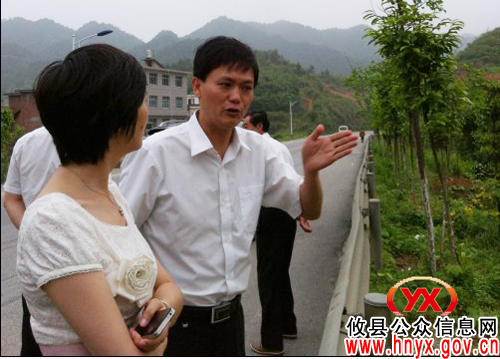 攸县柏市镇应邀与江西省萍乡市白竺乡进行边界走访
