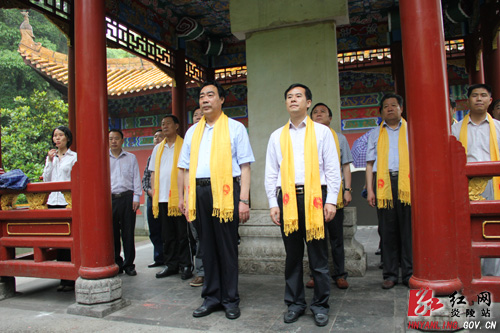 山西省盂县党政考察团来炎祭拜始祖炎帝