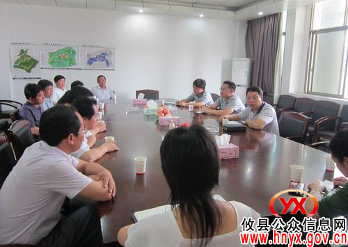 攸县人大常委会文教委相关负责人到黄丰桥镇调研山区校车管理