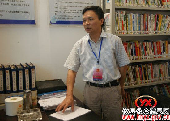 颜建斌听取并指导全县“六五”普法工作