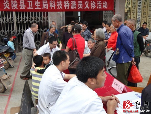 科技特派员下乡义诊倍受群众欢迎