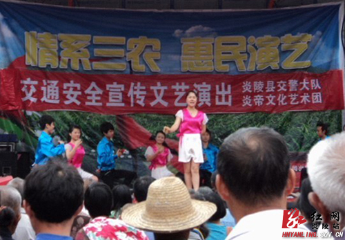 炎陵县坚持“送戏下乡” 践行《讲话》精神