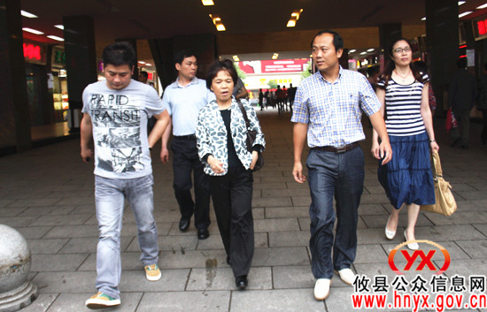 政协慈利县委员会副主席刘世英一行来攸县考察食品安全工作