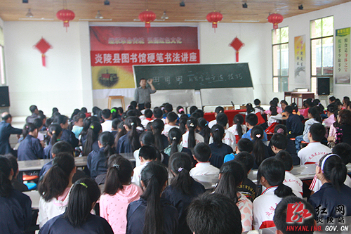 县2012年图书馆服务宣传周活动昨日启动