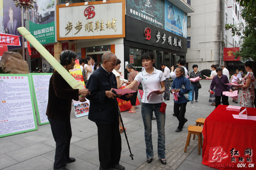 炎陵县开展2012年应急知识宣传周活动