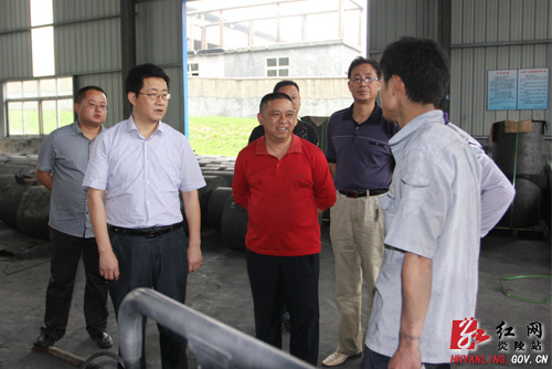 县多部门领导深入企业车间 为长宇炭素发展建言献策