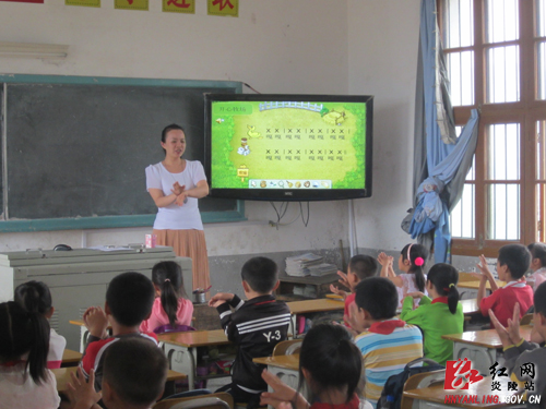 共建城乡连心桥 长沙青园小学来炎献爱心