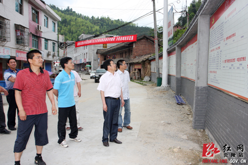 黄诗燕：落实 “五个紧抓” 实现富民强乡