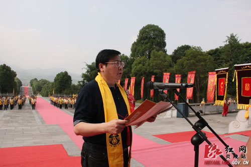全省中医药行业炎帝陵祭祖并捐款10万元