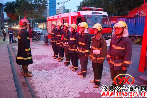 攸县消防大队进行夜间灭火实战演练