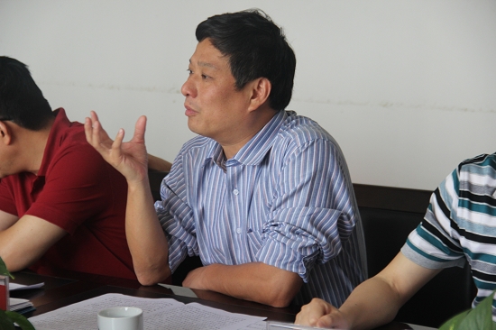 唐群策参加[落实三个加快/推进科学跨越]座谈会