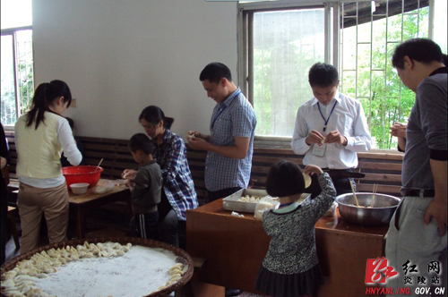 炎陵义工传递温暖 敬老院里充满温馨