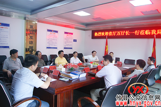 省司法厅副厅长万传友到攸县调研法律援助和律师管理工作