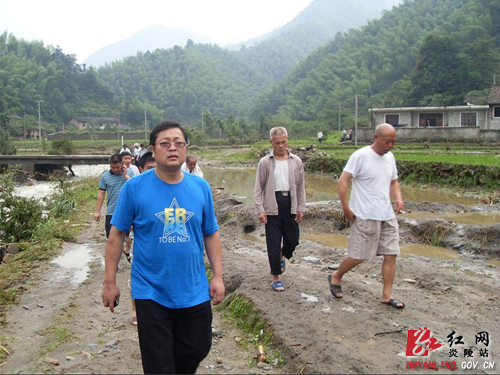 十都镇众志成城，共抗洪灾