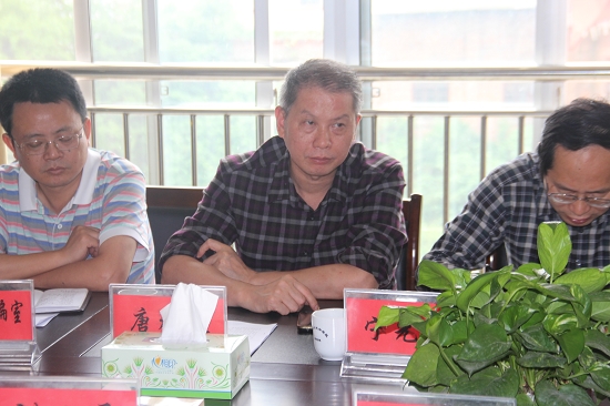 唐群策参加[落实三个加快/推进科学跨越]座谈会