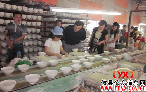 攸县总工会组织机关人员进企业参观学习活动