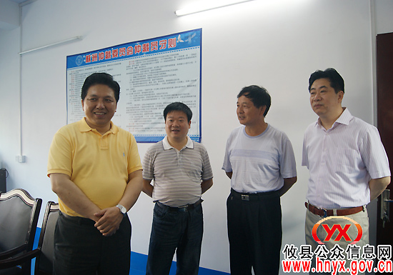 省司法厅副厅长万传友到攸县调研法律援助和律师管理工作