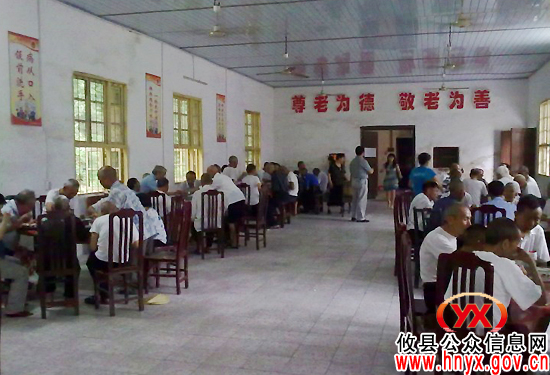 攸县皇图岭镇政府为五保老人送端午祝福