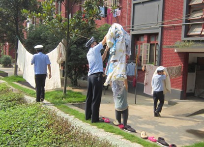 芦淞区城管大队董家塅中队为民服务落实到实处