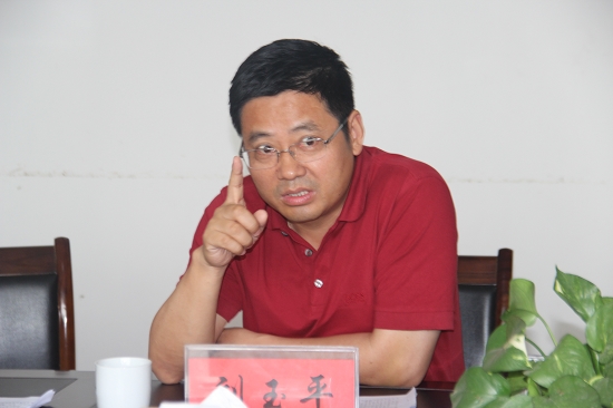 唐群策参加[落实三个加快/推进科学跨越]座谈会