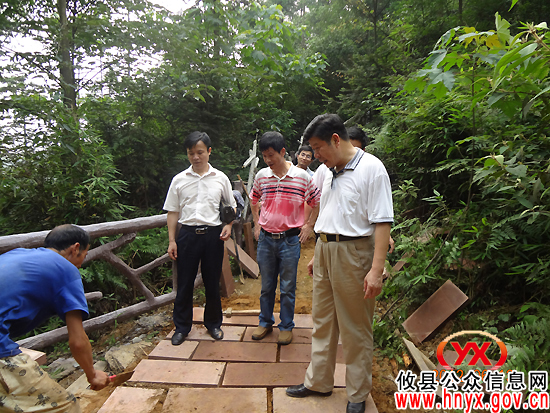 邝邹飞视察“攸女仙境” 强调景区建设“四要”