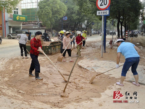 环卫处：奋战两天两夜，还街道清洁原貌