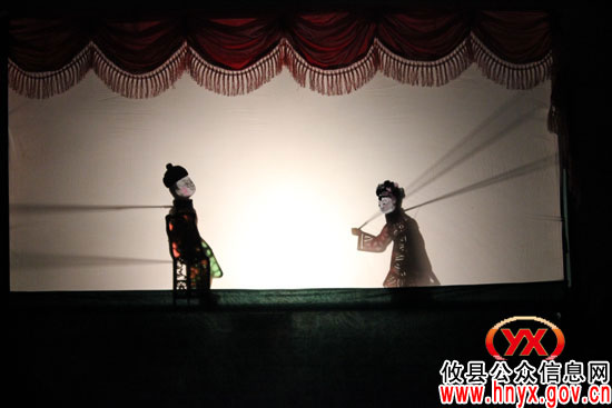 攸县槚山乡皮影演出庆县计生协成立25周年