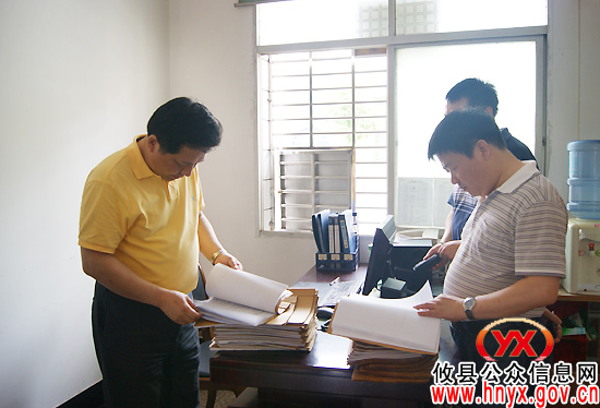 省司法厅副厅长万传友到攸县调研法律援助和律师管理工作