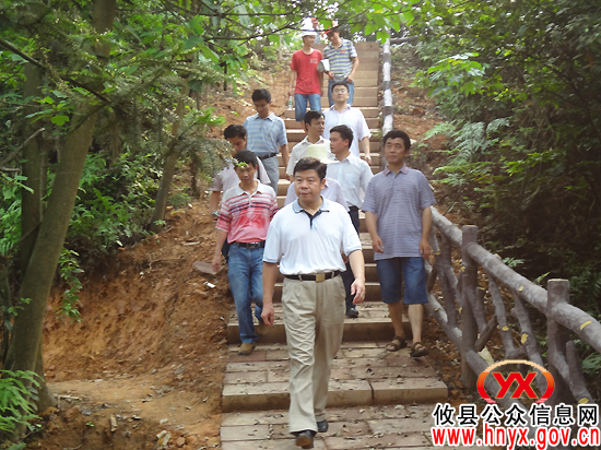 邝邹飞视察“攸女仙境” 强调景区建设“四要”
