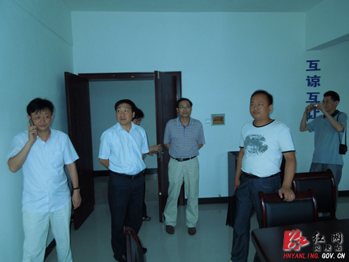 市司法局党组书记张格林一行到炎陵调研司法行政工作