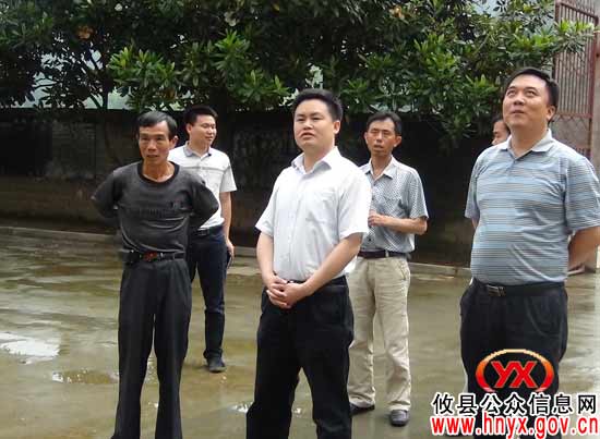 彭良平一行到槚山乡调研、指导纪检监察工作